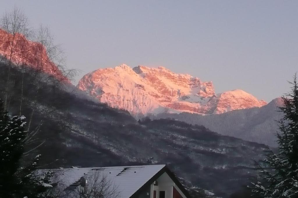 Hotel Golf Et Montagne Talloires Exterior photo