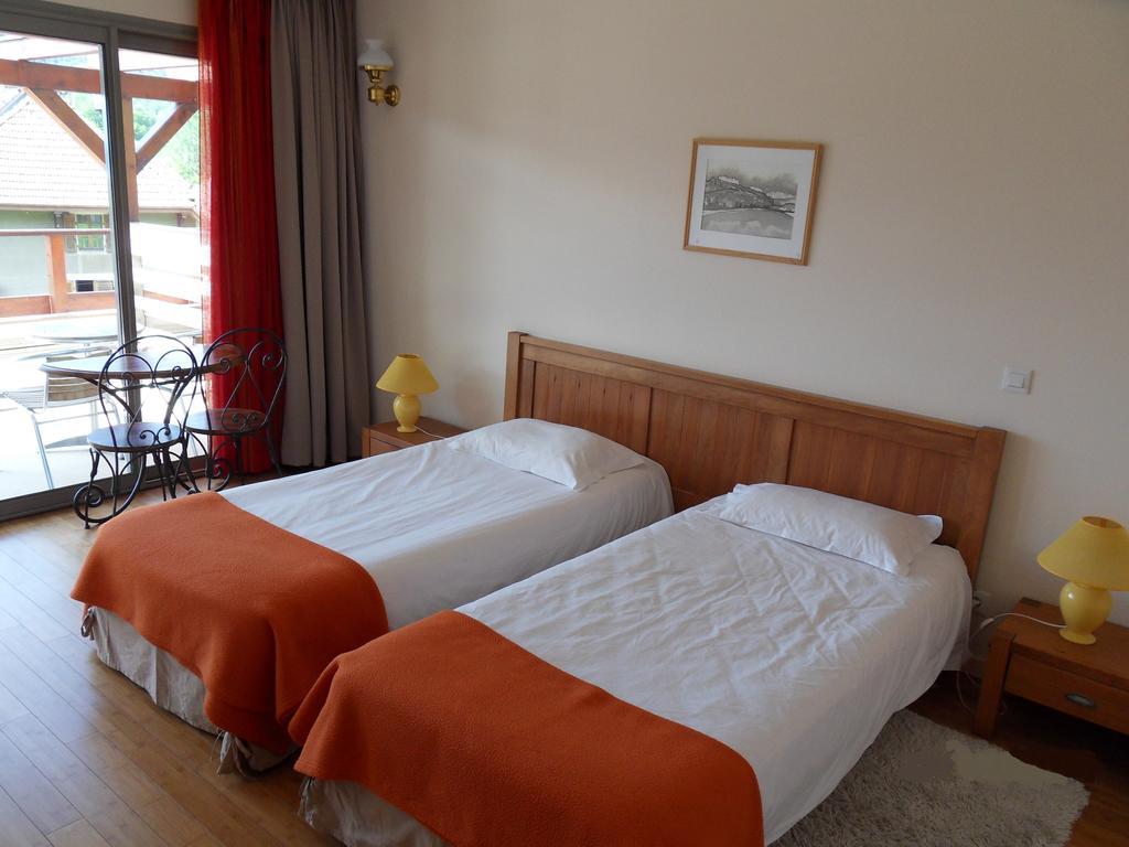 Hotel Golf Et Montagne Talloires Exterior photo
